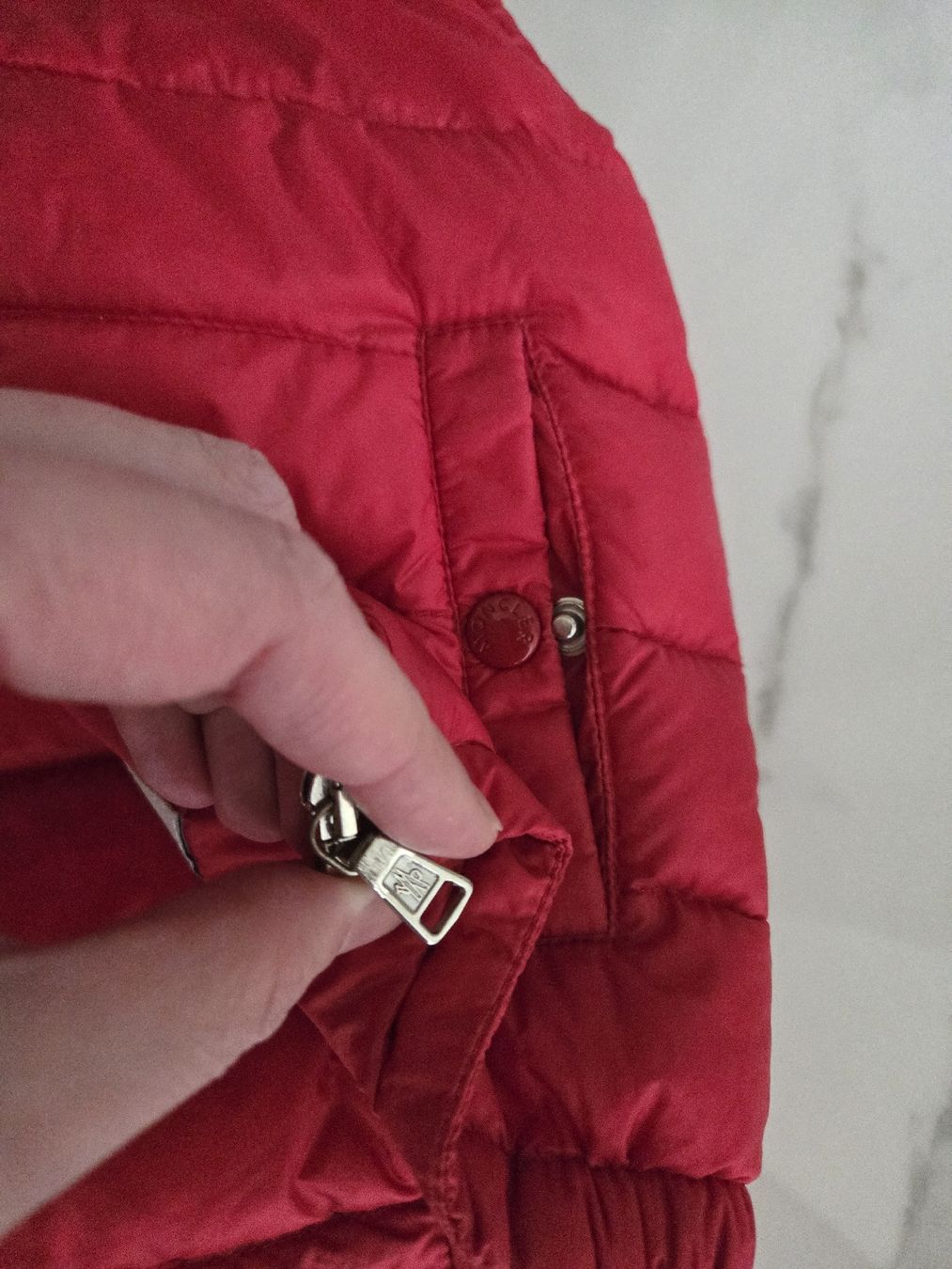Moncler Gilet & Giacche: Moncler red unisex – Usato da Le Landeron venduto da Plushka 6