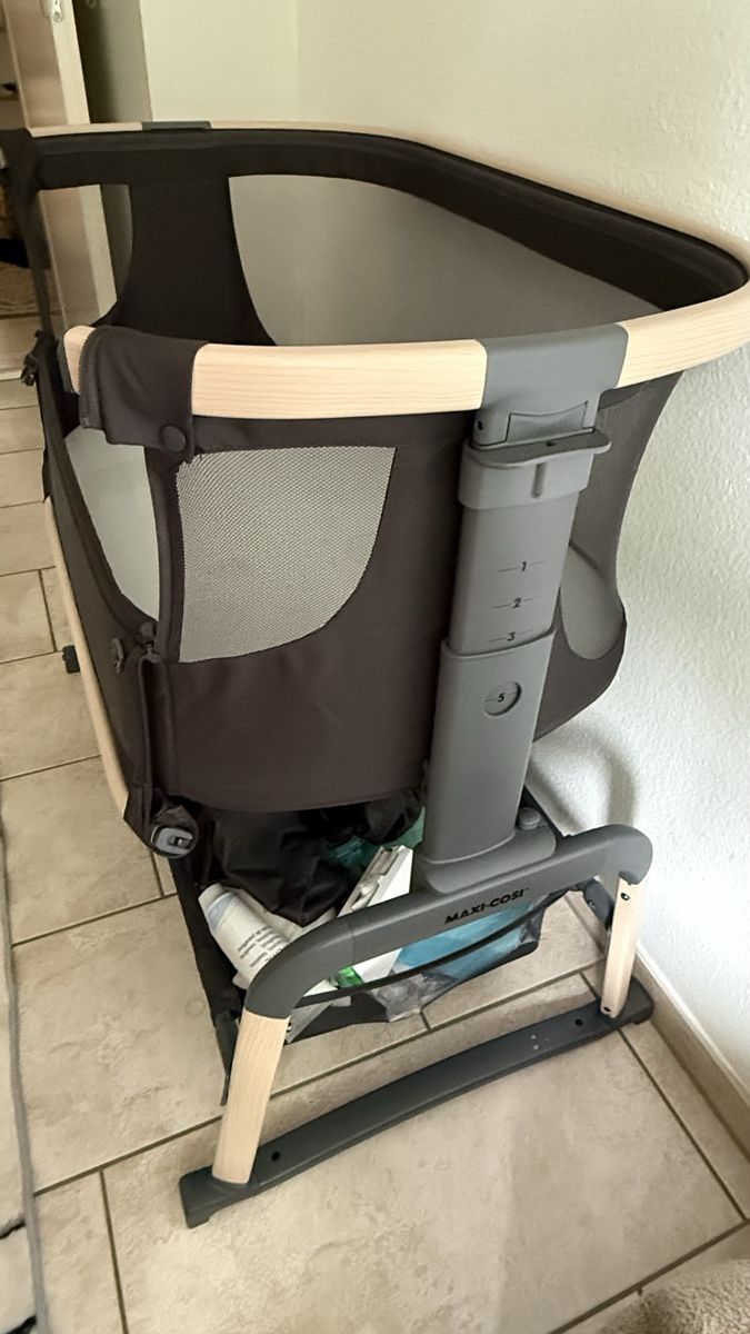 Maxi-Cosi Betten: Maxi-Cosi Iora Bedside Bassinet-Excellent Condition!Graphite – Gebraucht aus Brütten von hib_w8g7 3