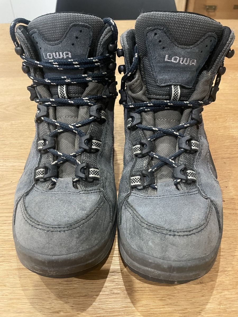 Lowa Schuhe für Jungen: Lowa Wanderschuhe gr.35 – Gebraucht aus Recherswil von grafics 1