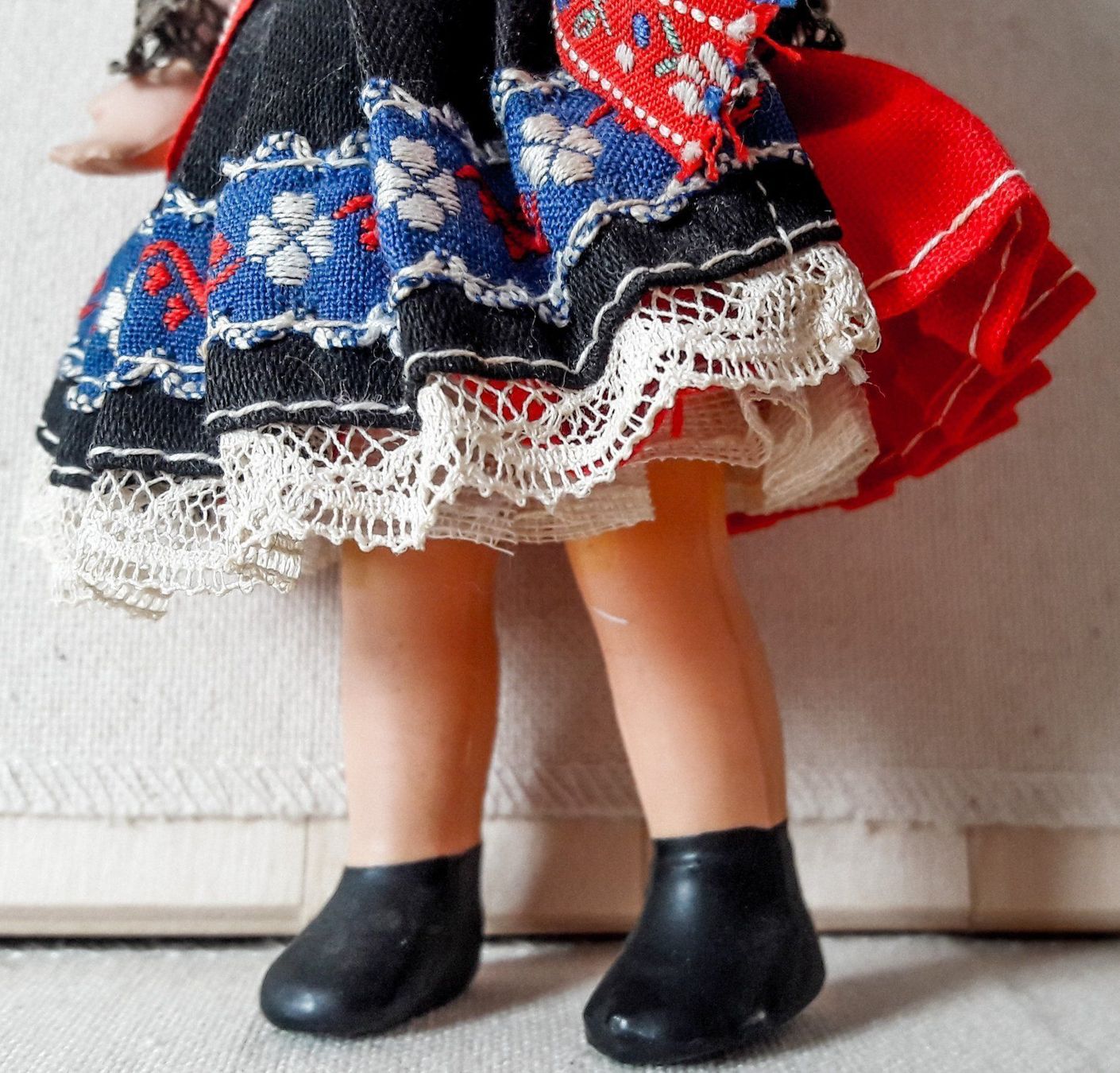 Bambole: 2x Trachtenpuppe mini folklo poupée – Usato da Tavannes venduto da Brocashop 2