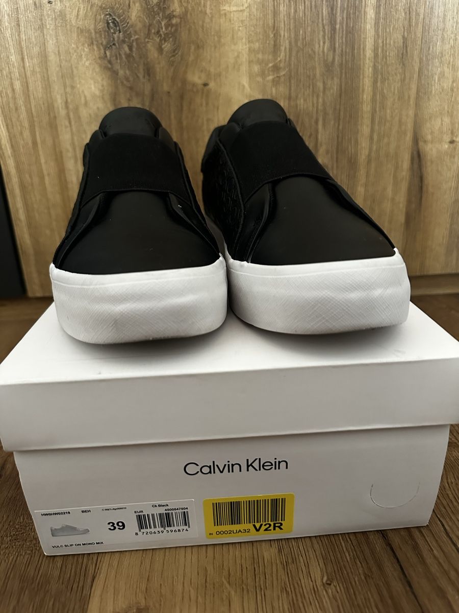 Calvin Klein Chaussures femmes: Slip on Black  – D'occasion à Visp par inf_7cg2 2