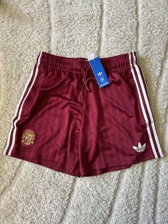 NEU Spanien Adidas Fussballshorts Gr M, Burgundrot