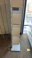 Prospekthalter in silber/grau
