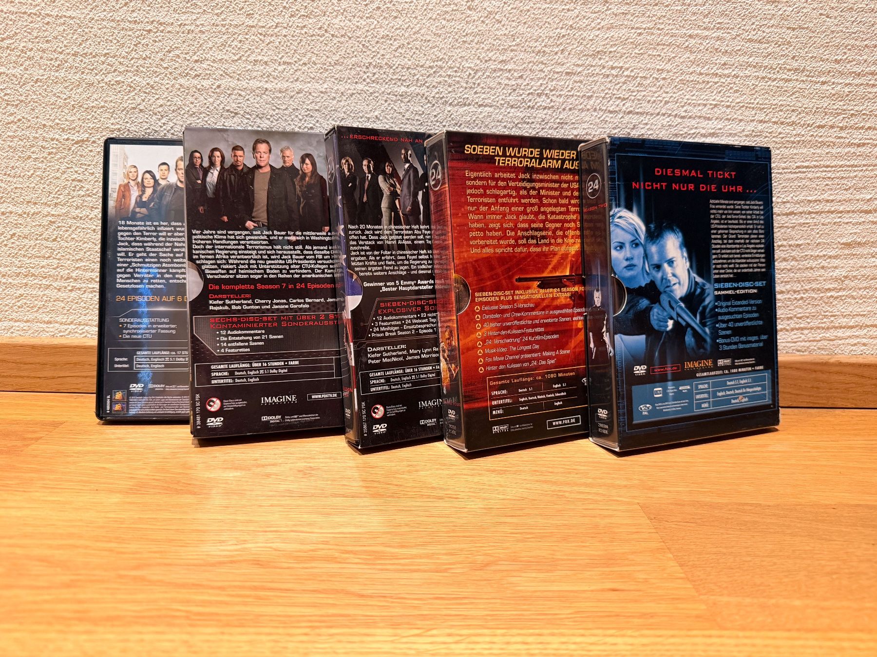 Tutti i DVDs: 24 Twenty Four Serien Sammlung DVD – Usato da Reinach BL venduto da Graphix 1