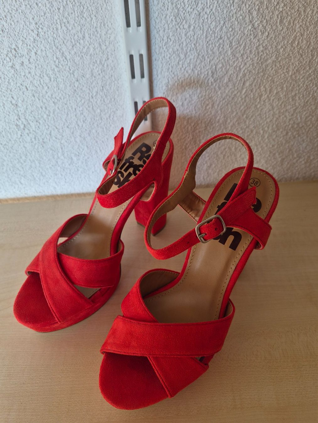 Scarpe da donna: Rote High heels Grösse 38 – Usato da Istighofen venduto da and_jc2r 1