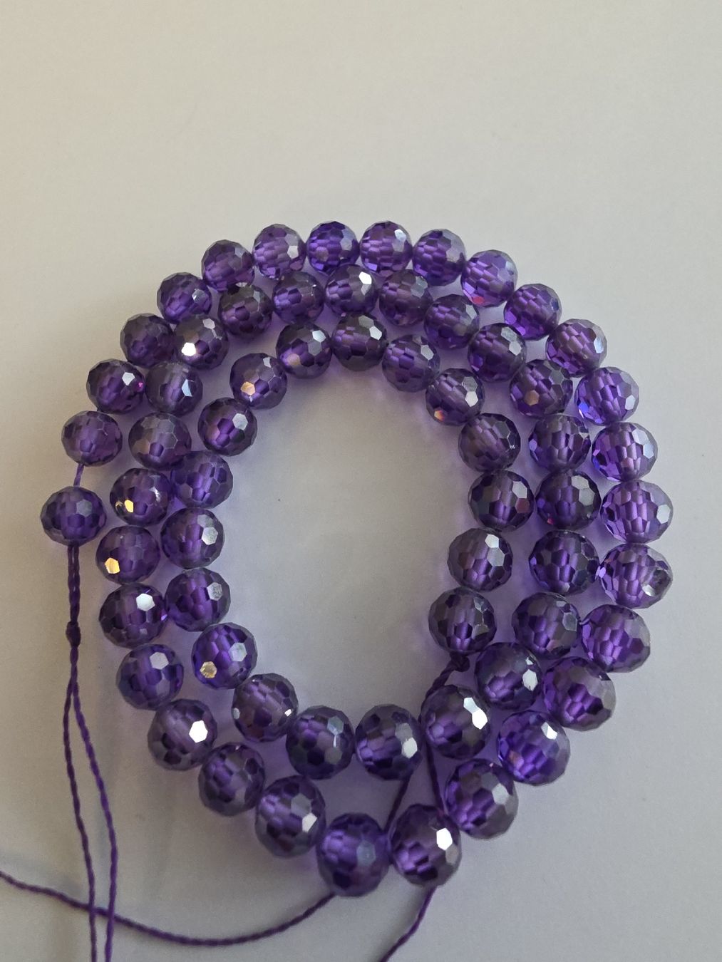 Minerali & Pietre curative: Zirkon Violett facettiert 6mm. Strang – Nuovo e nell'imballaggio originale da Menziken venduto da Mirager 2
