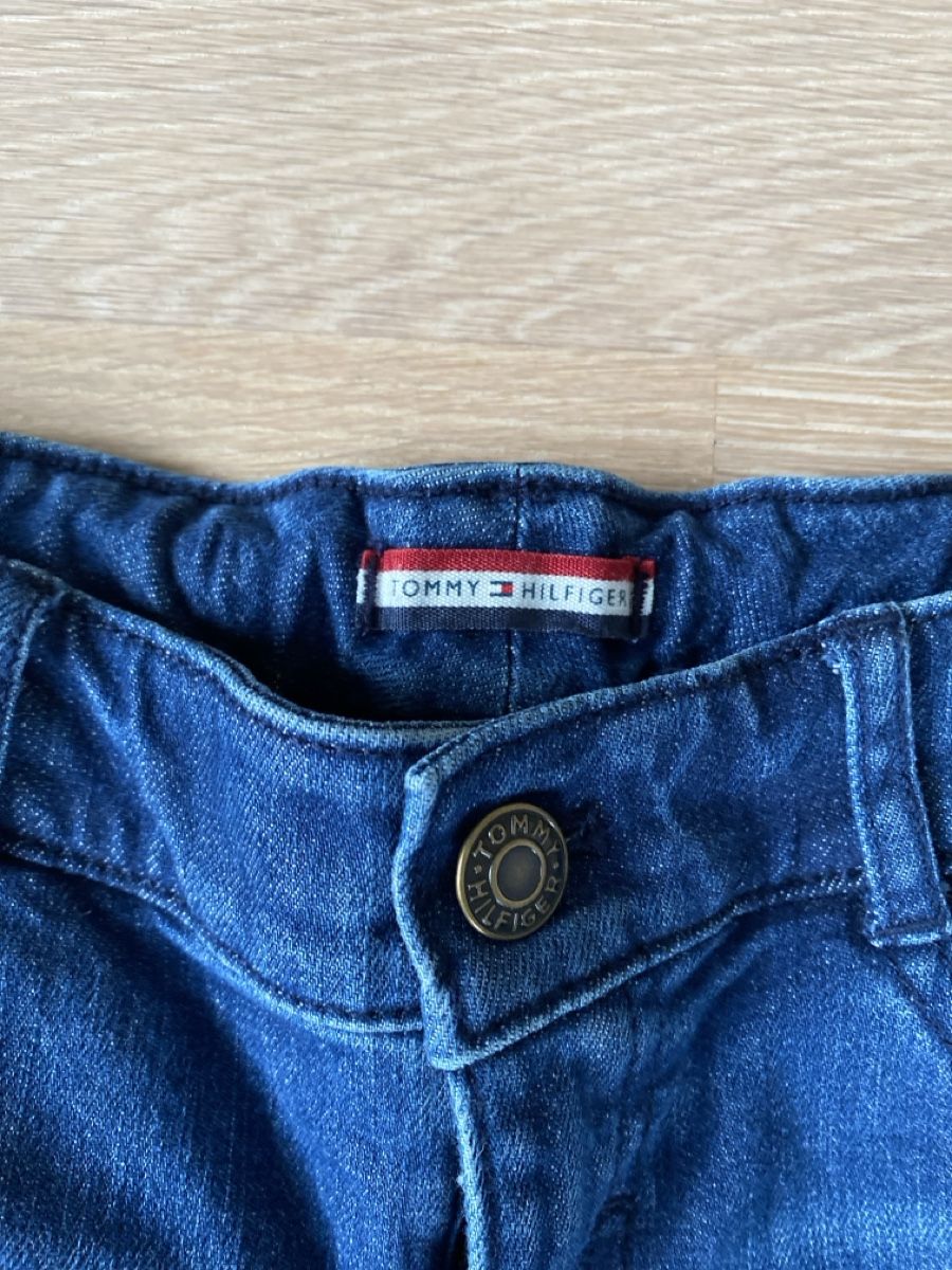 Tommy Hilfiger Hosen: Jeans 116 - 122 von Tommy Hilfiger – Gebraucht aus Hergiswil NW von mar_js5v