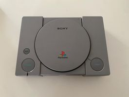 PlayStation 1 SCPH-1002, inkl 2 Controller, 5 Games