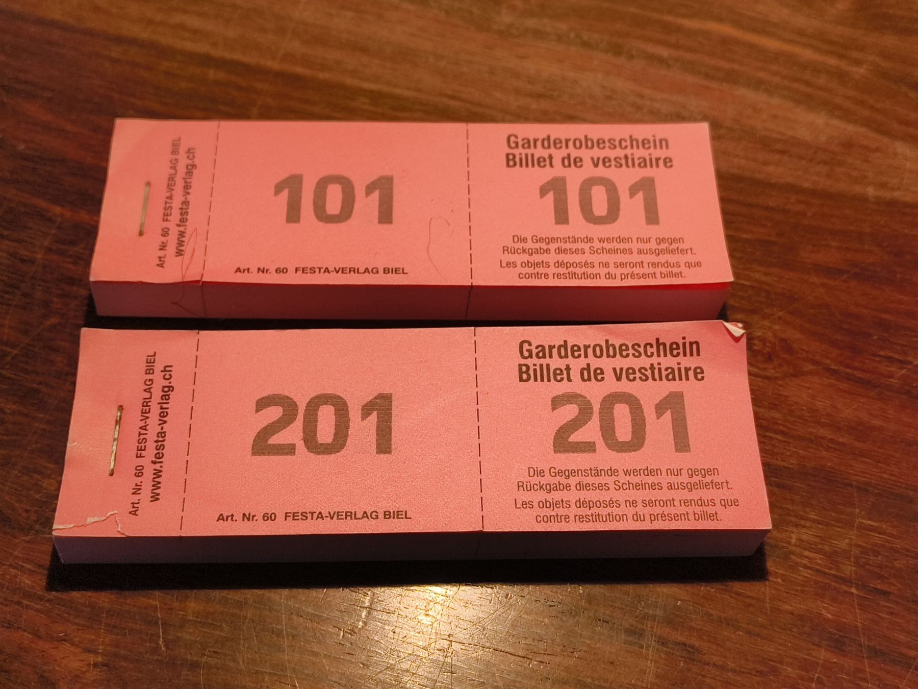 Guardaroba: 2 Blöcke Garderobescheine rosa – Nuovo (secondo la descrizione) da stettlen venduto da VintageBern_ch