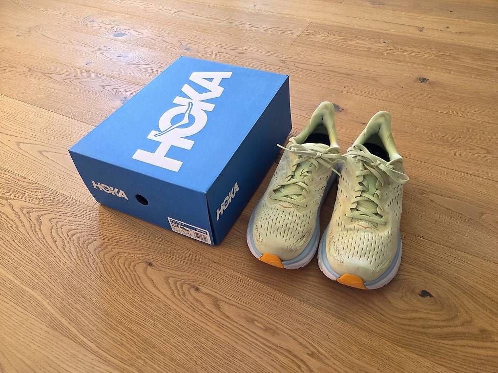 Scarpe da uomo: Hoka Laufschuhe UK12 – Usato da Jona venduto da pau_g7rc