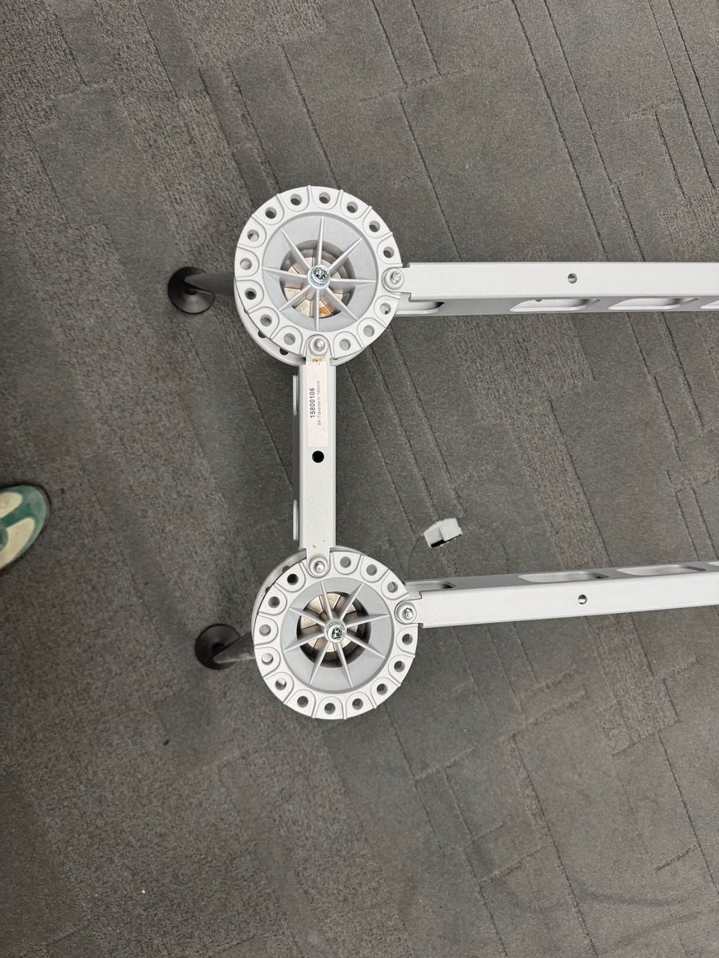 Vitra Tavoli: Vitra MedaMorph Sitzungszimmertisch Untergestell  252cm – Usato da Affoltern am Albis venduto da Zapro 9