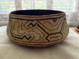 Peruanische Schale mit schönem Muster