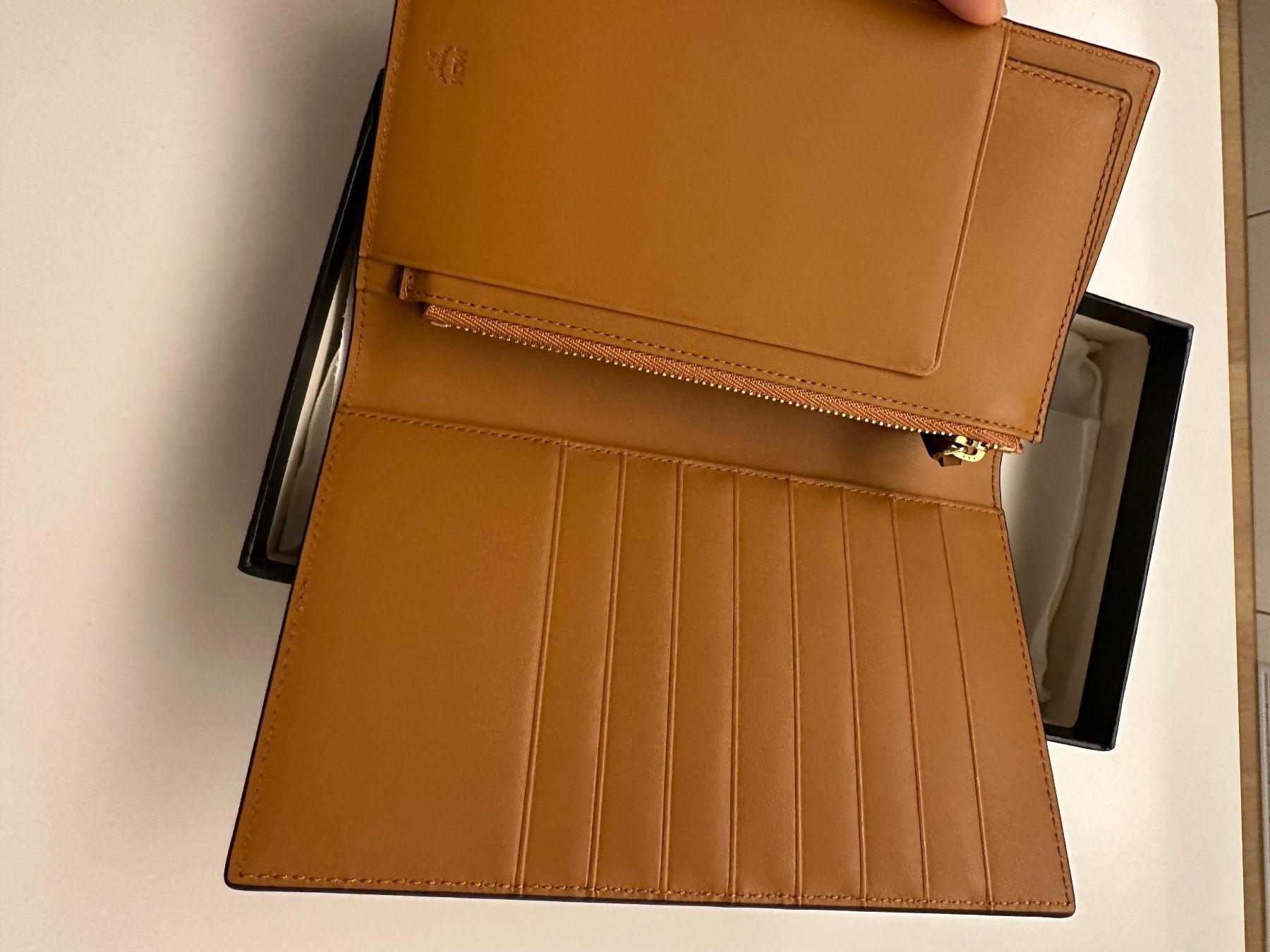 Mcm Portafogli: MCM Passporthuelle – Nuovo e nell'imballaggio originale da Steinmaur venduto da regenbogen052 2