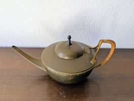Kanne Messing mit Rattan Griff 