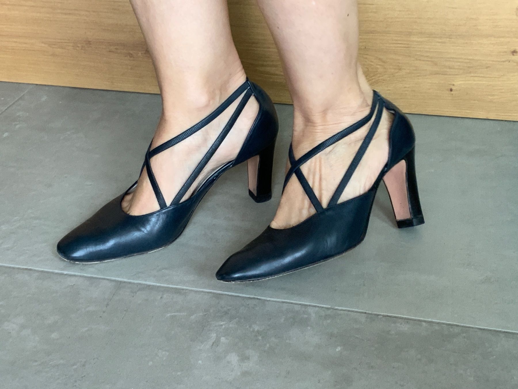 Scarpe da donna: Chaussures blue à talons taille 38 – Usato da Le Grand Saconnex venduto da Enrica01