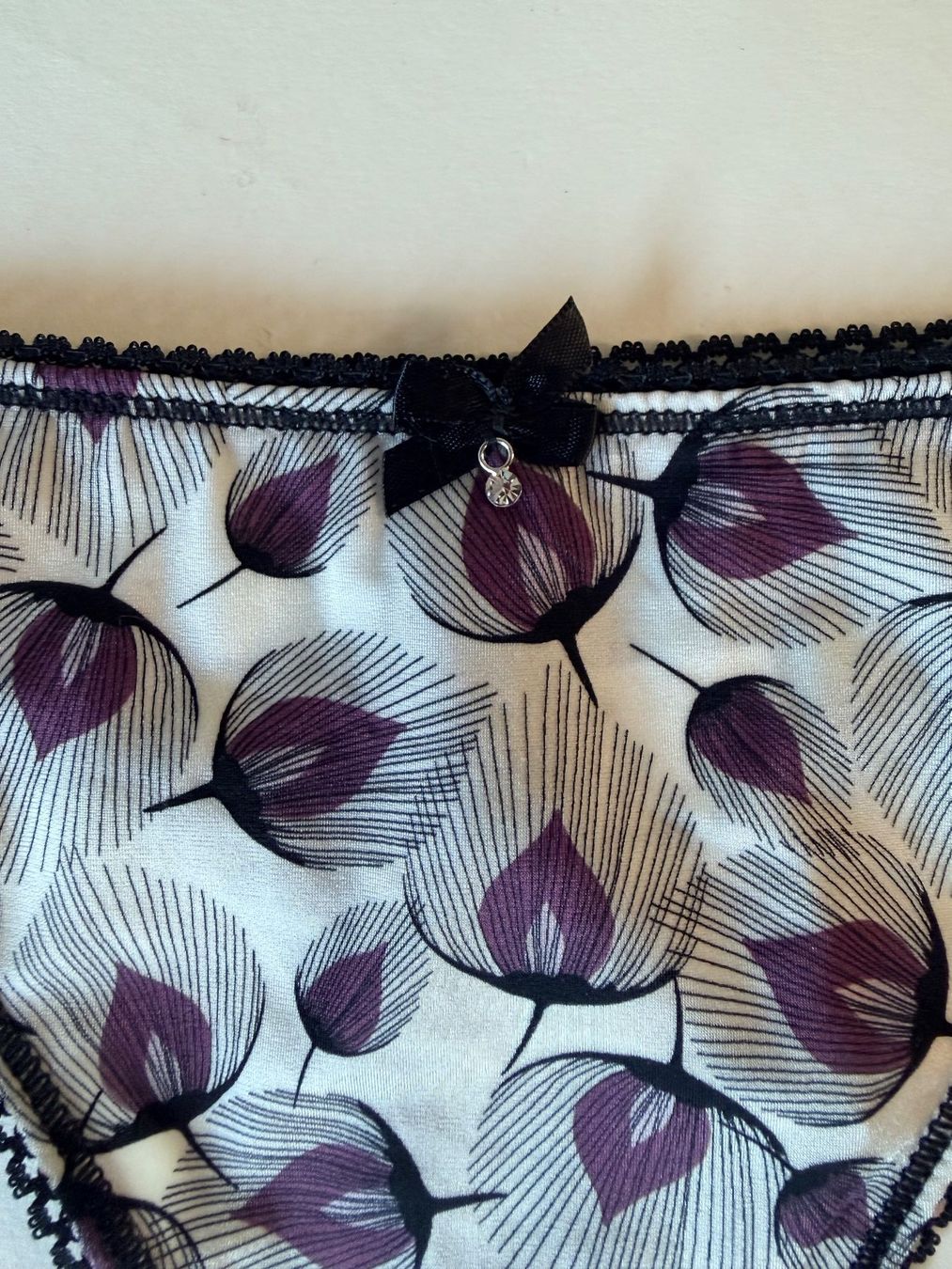 Beldona Altra biancheria intima: BELDONA, String ANTJE, Grösse S, Farbe Weiss/Violett – Nuovo e nell'imballaggio originale da Rudolfstetten venduto da gst_g7xl 1