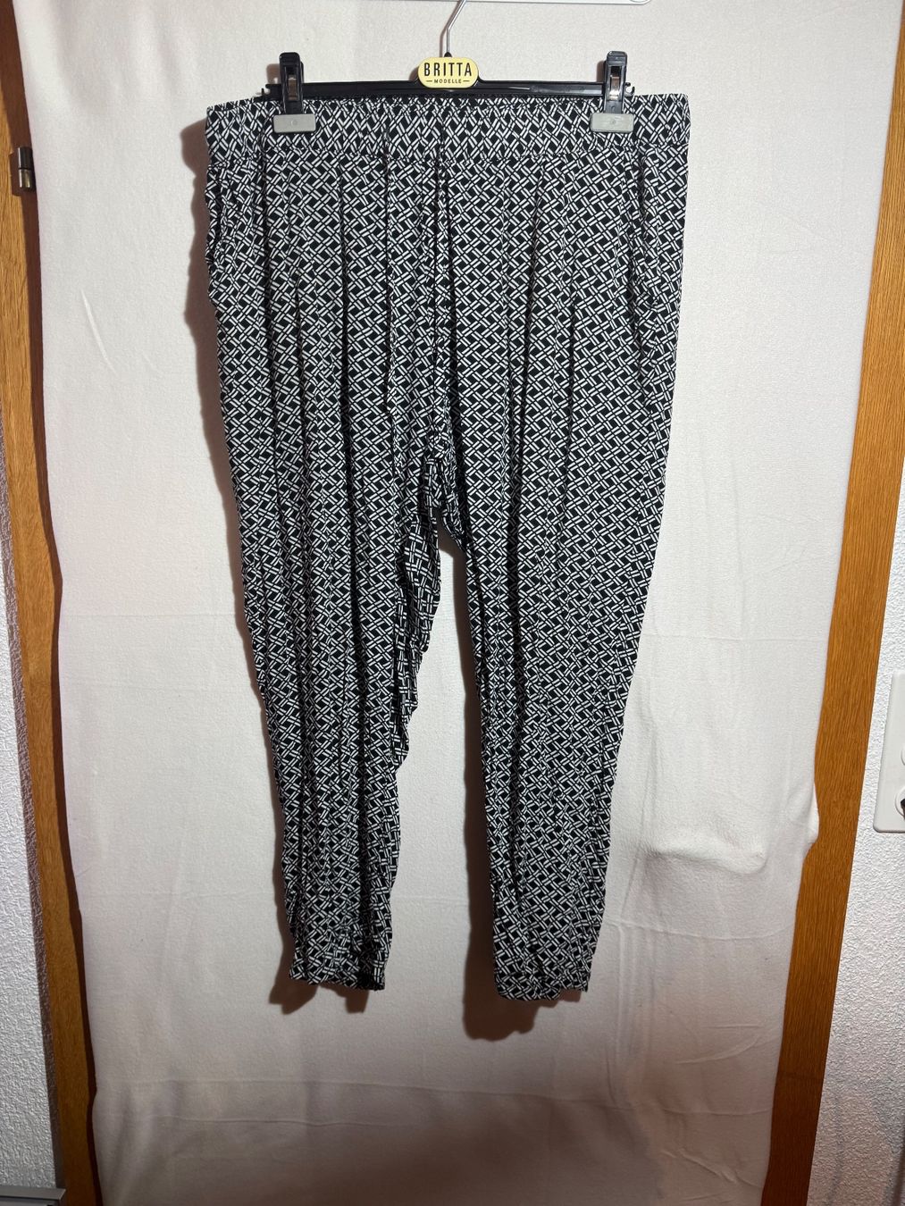 Pantaloni: Gemusterte Stoffhose von Bluemotion Gr. 48/50 – Usato da Grosswangen venduto da SALE_SALE_SALE