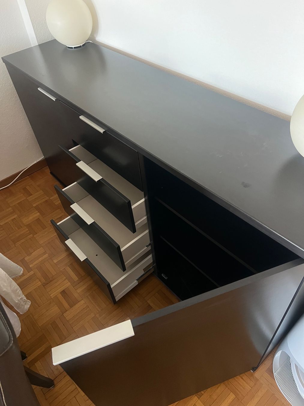 Cassettiere: Grande commode/bahut moderne noir en bois – Usato da Lausanne venduto da zan_7mrq 4