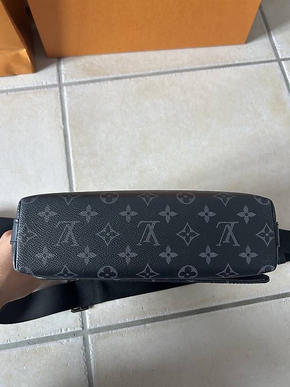 Louis Vuitton Borse: Louis Vuitton District PM M45272  État impeccable – Usato da Renens VD venduto da kik_j6vr 3