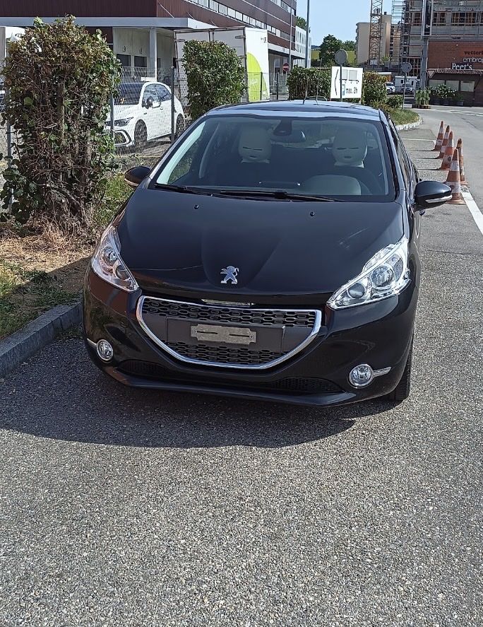 Peugeot Automobili: Peugeot 208  – Usato da Embrach venduto da Billy111 1