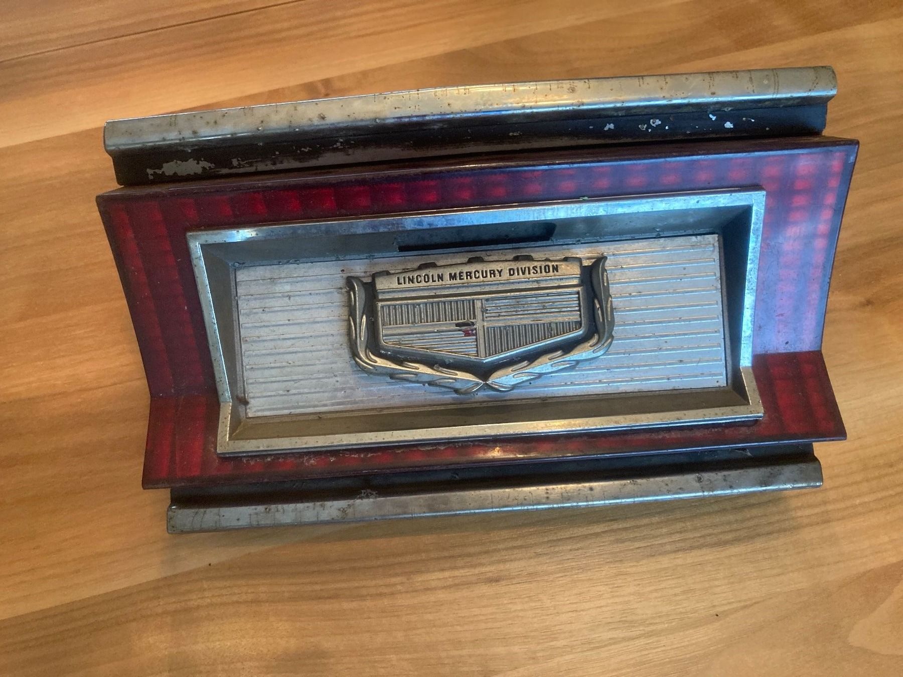 Lincoln Alle Autoersatzteile: Oldtimer Lincoln Mercury Tankdeckelklappe Heckstossstange – Gebraucht aus Dintikon von roed 4