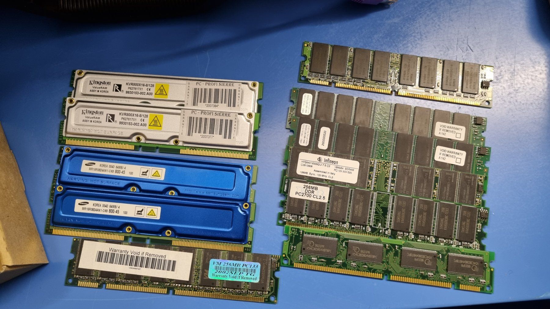 Mémoire Memory / RAM: Divers barrettes de memoire RAM SDRAM DDR – Gebraucht aus Couvet von Mima0077