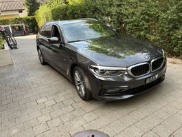 BMW 520d xDrive Touring – Sport Line Sophistograu Metallic