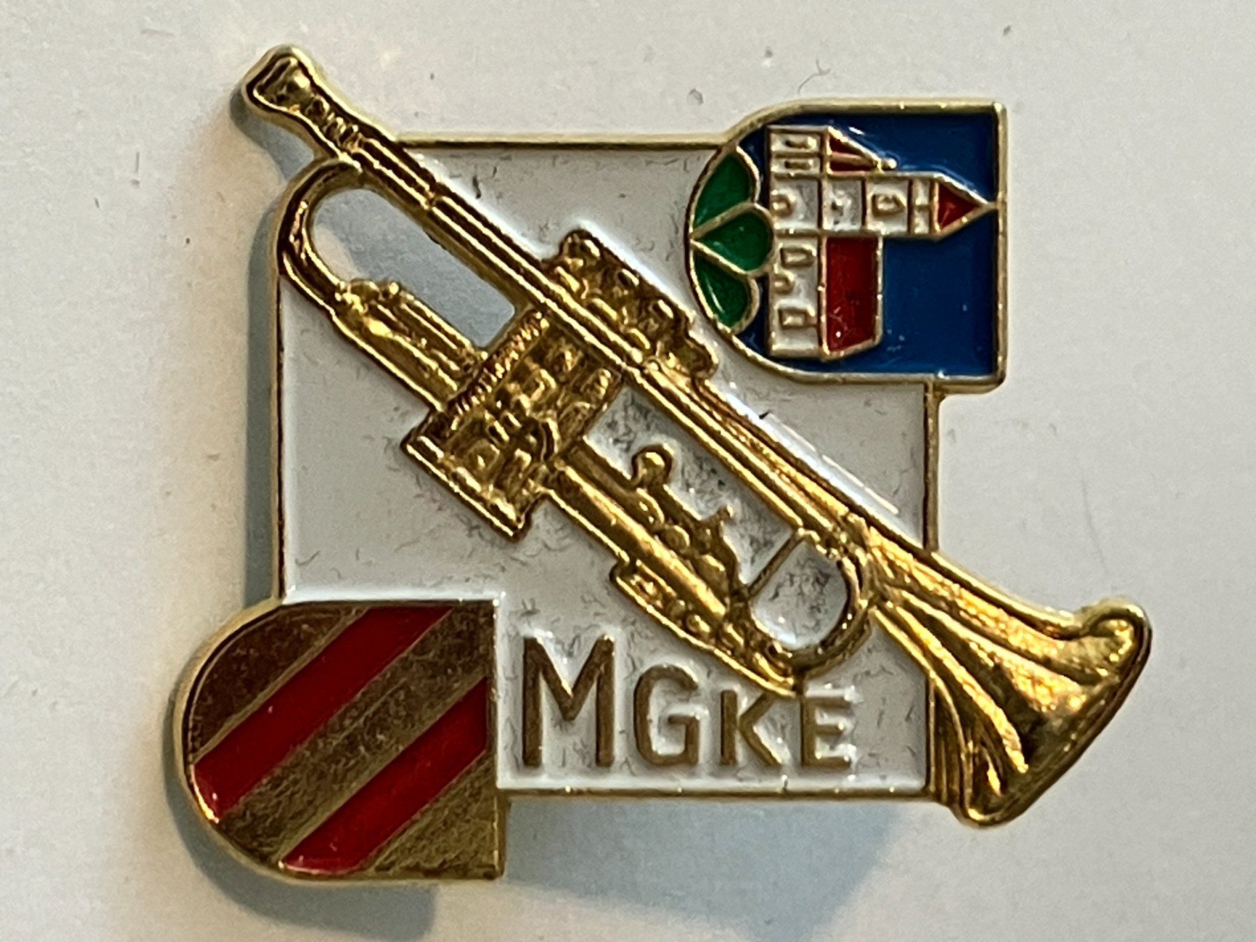 Placchette & Badge: 1 Pin MGKE Musikgesellschaft – Usato da Basel venduto da djwwpp