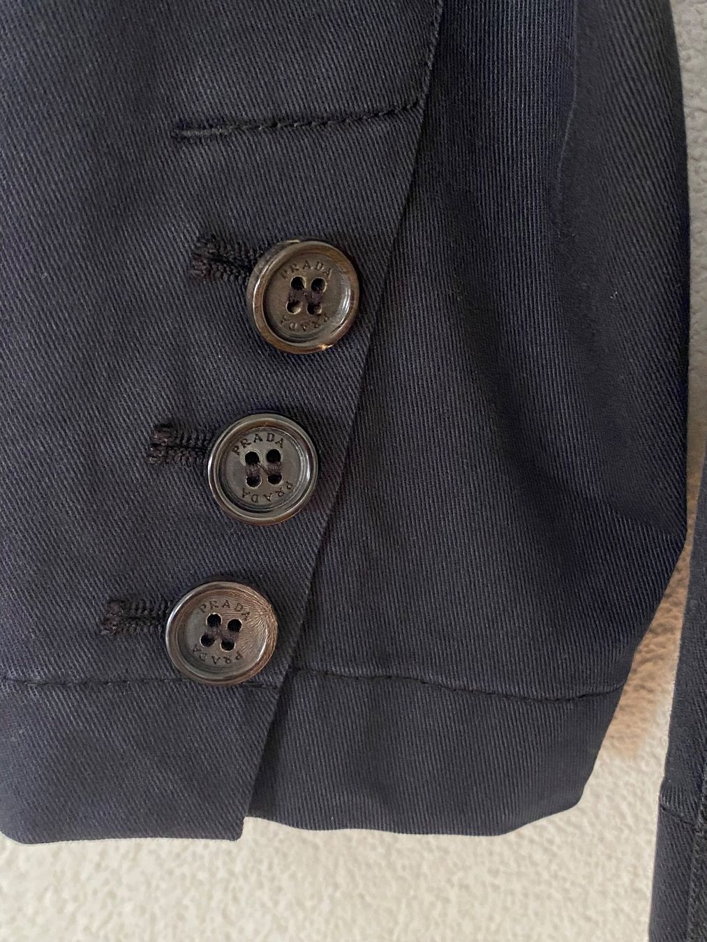Prada Vestes: PRADA DAMEN JACKE SCHWARZ – D'occasion à Zürich par Fashionparade 3