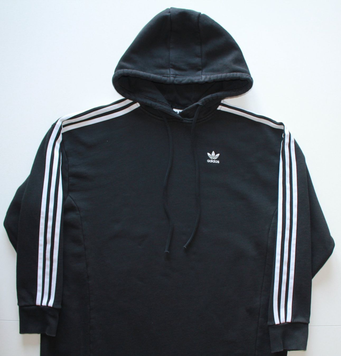 Adidas Vestiti: Robe sweat Adidas à capuche t. 34 – Usato da Peseux venduto da Gilloss 1