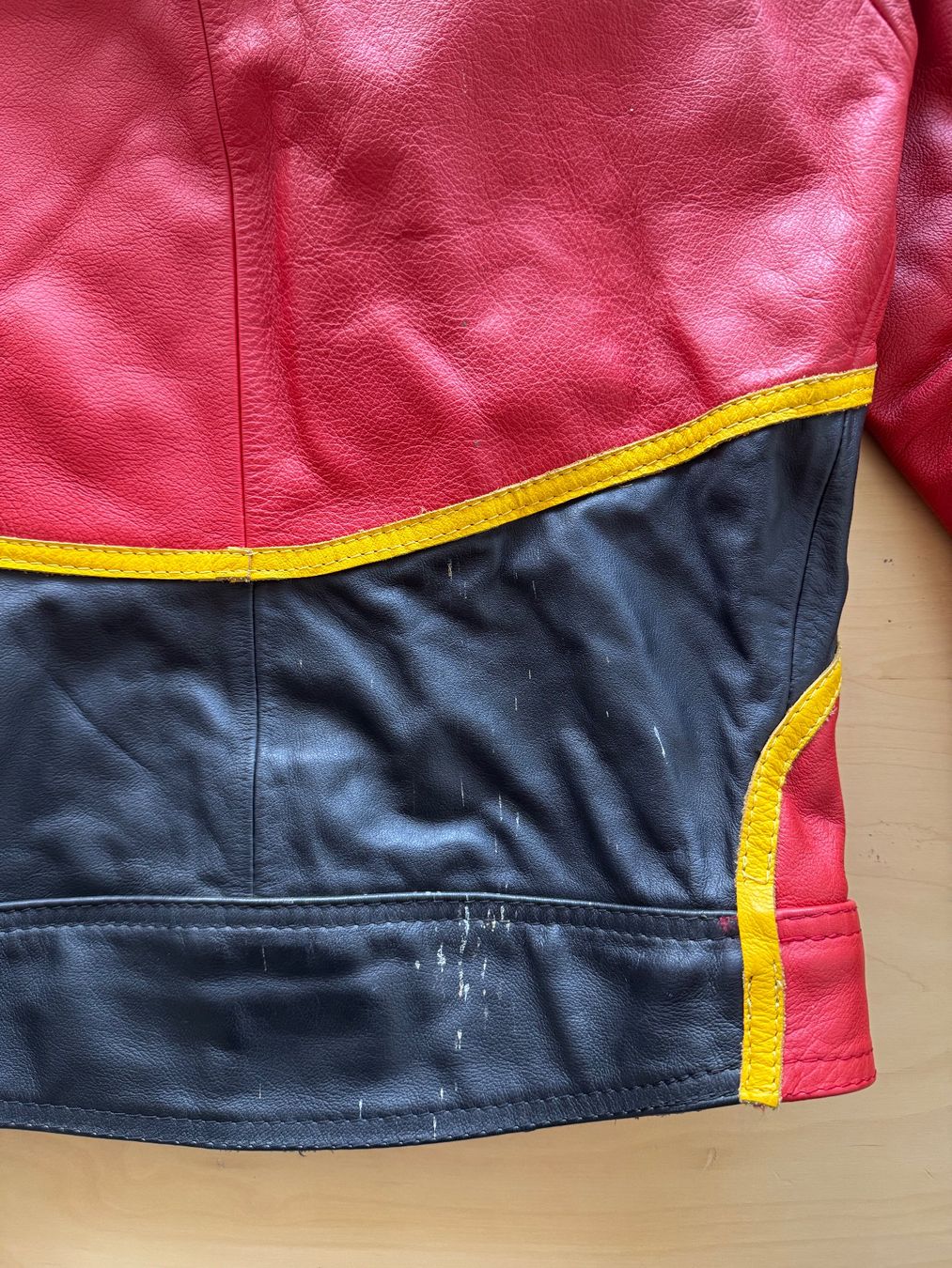 Dainese Giacche: Dainese vintage Leather jacket – Usato da Ecublens VD venduto da ely_59b2 3