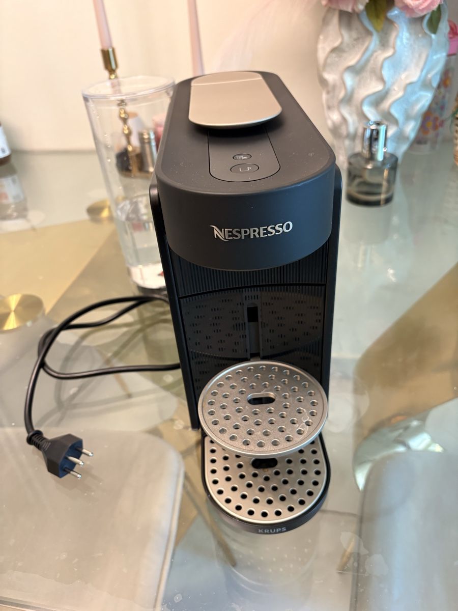 Nespresso Macchine per caffè & Macchine per espresso: Neuste Modell Nespresso Kaffeemaschine – Nuovo (secondo la descrizione) da Basel venduto da Lady_591-184_ 1