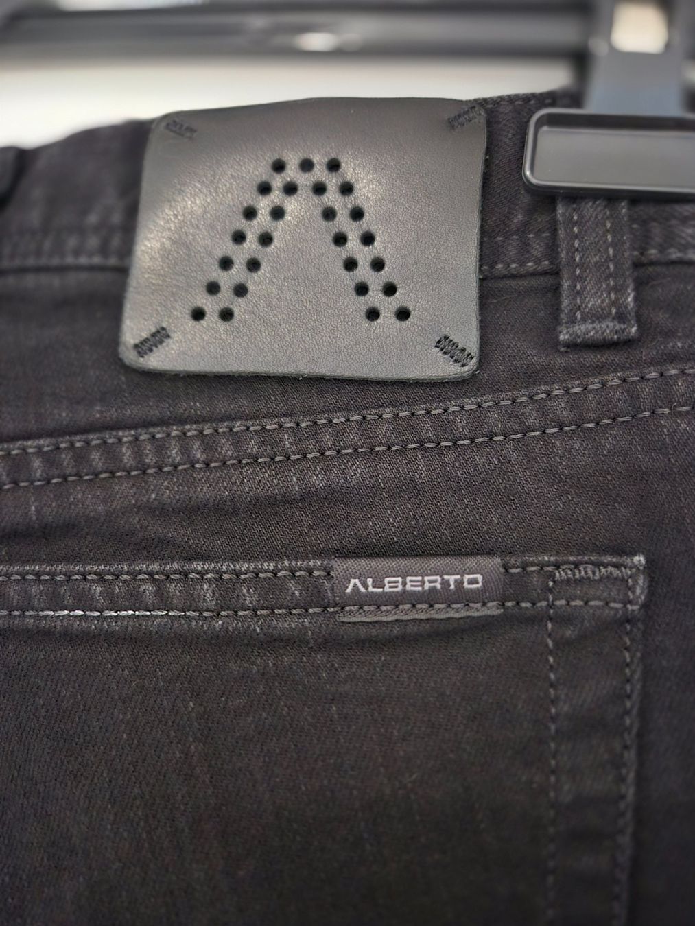 Jeans: Schwarze Jeans – Nuovo (secondo la descrizione) da Grenchen venduto da mic_28rc 2