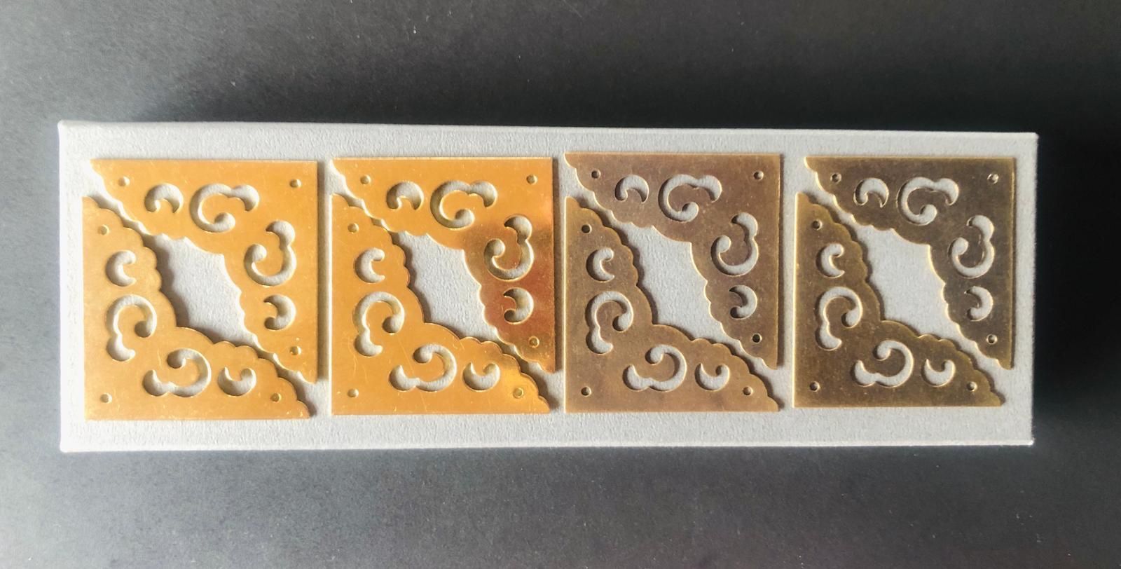 Eisenwaren: 8 Beschläge, Ecken, Eisen, 5 cm, mit passenden Nägeli – Neu (gemäss Beschreibung) aus Arbaz von Sammeln99