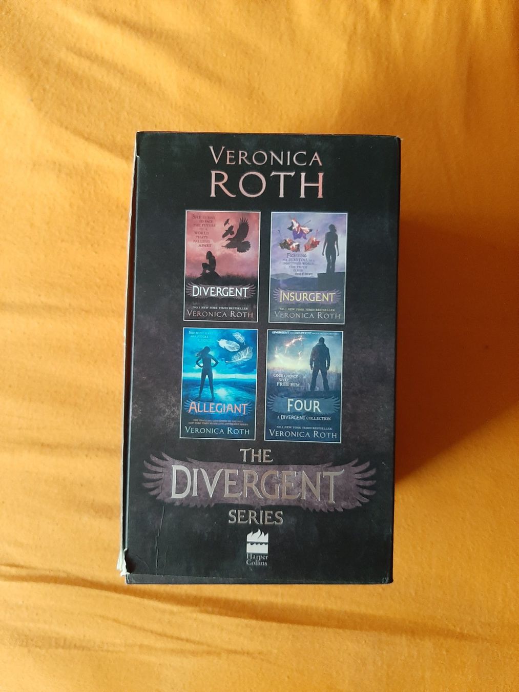 Livres: Veronica Roth: The Divergent Set, 4 Bücher - Englisch – D'occasion à Basel par kouki51 2