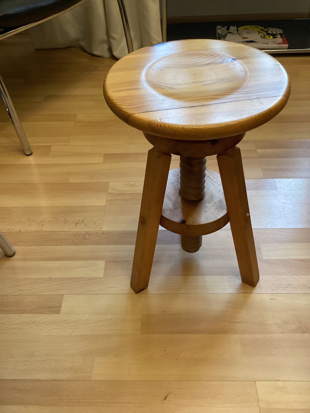 Sgabelli: Vintage Holz Drehstuhl  Drehhocker – Usato da Unterkulm venduto da Lunchen11 1