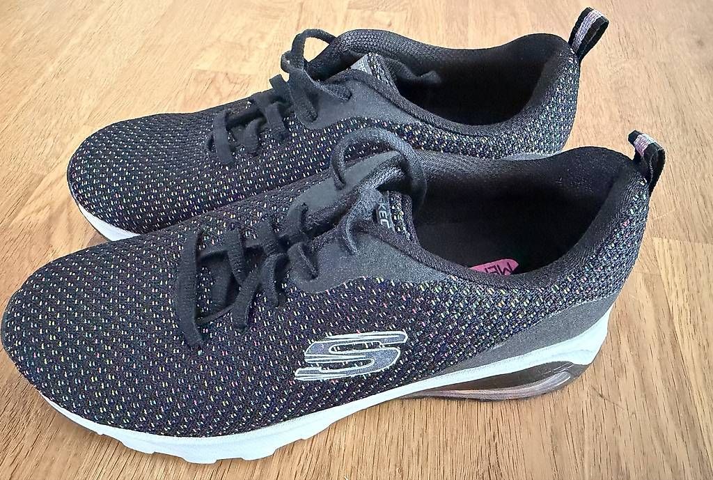 Damenschuhe: Skechers Schuhe Damen – Gebraucht aus Hagendorn von Najomi