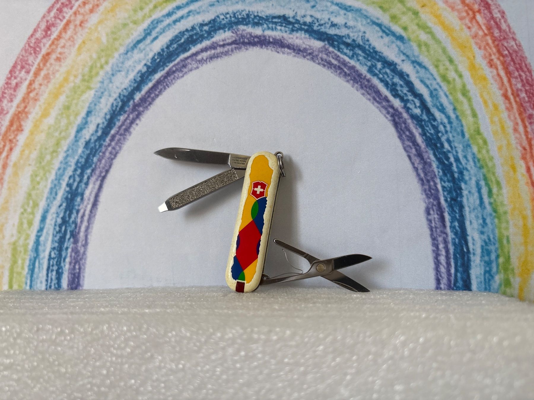 Victorinox Taschenmesser: VICTORINOX - Classic Limited Edition 2012 - Yustaposed – Gebraucht aus Andwil SG von Rainboli 2