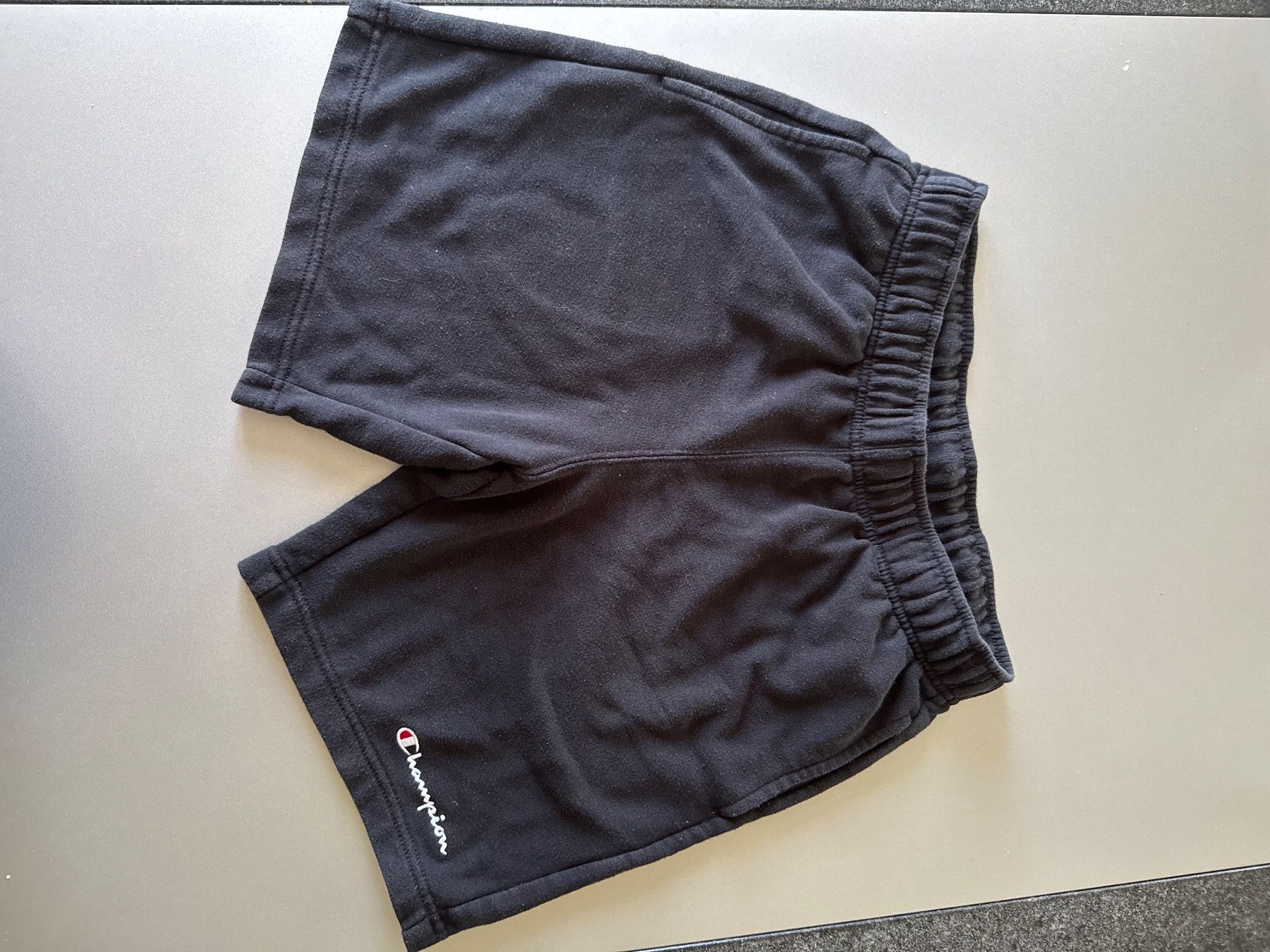 Pantaloni: Kurze Hose Champion Gr S – Usato da Rothenburg venduto da Rias