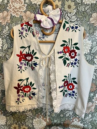 Vintage Weste, Handarbeit mit Blumenstickerei, Grösse M
