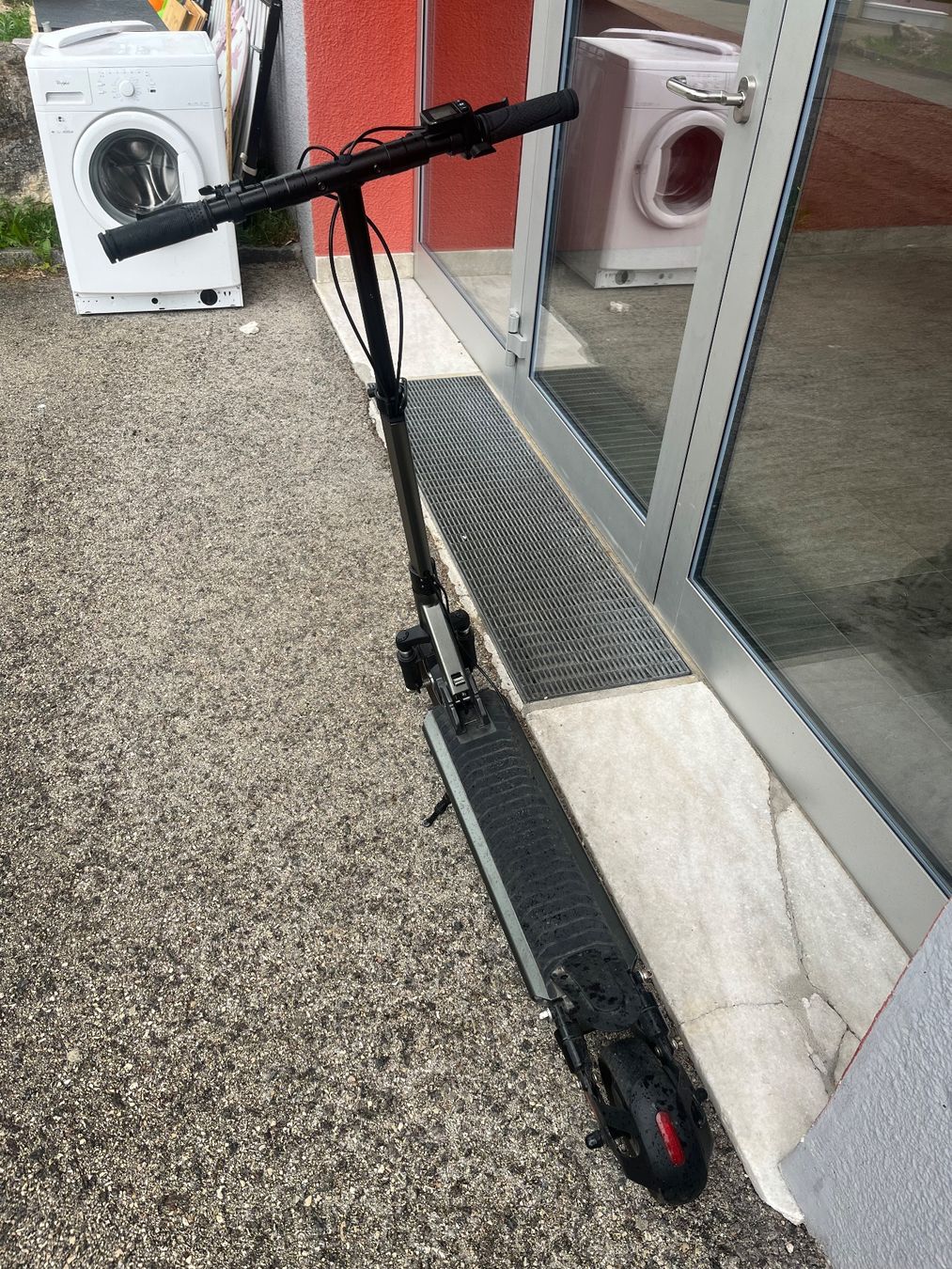 Scooter: Trottinette électrique Revoe R – Usato da La Chaux-de-Fonds venduto da CocaChewwy 2
