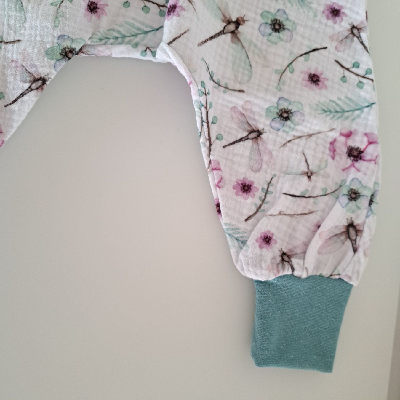 Pantaloni: Coole Pumphose mit Blumen & Libellen Gr. 80, Handmade    NEU – Nuovo e nell'imballaggio originale da Langendorf venduto da thesi246 2