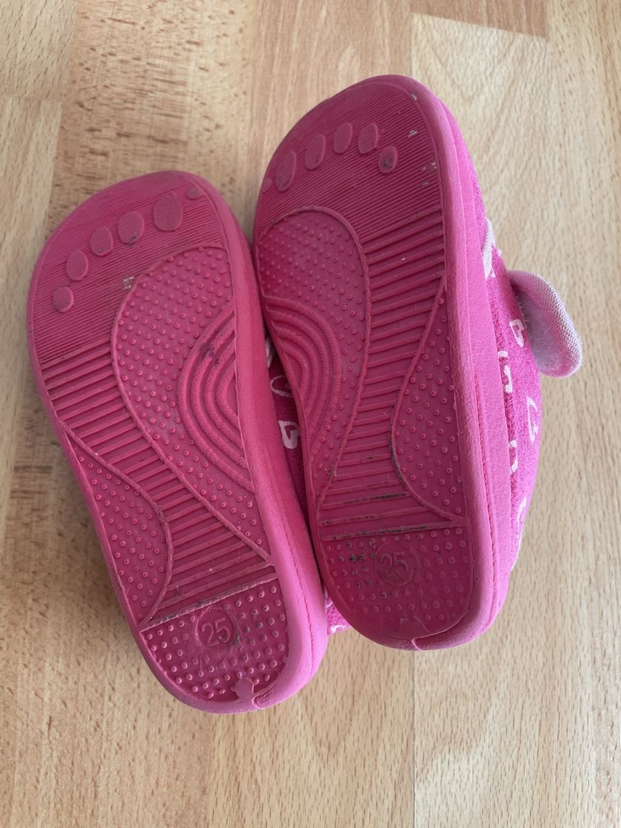 Scarpe per ragazze: Gr. 25 Hausschuhe – Usato da Wädenswil venduto da flo8820 1