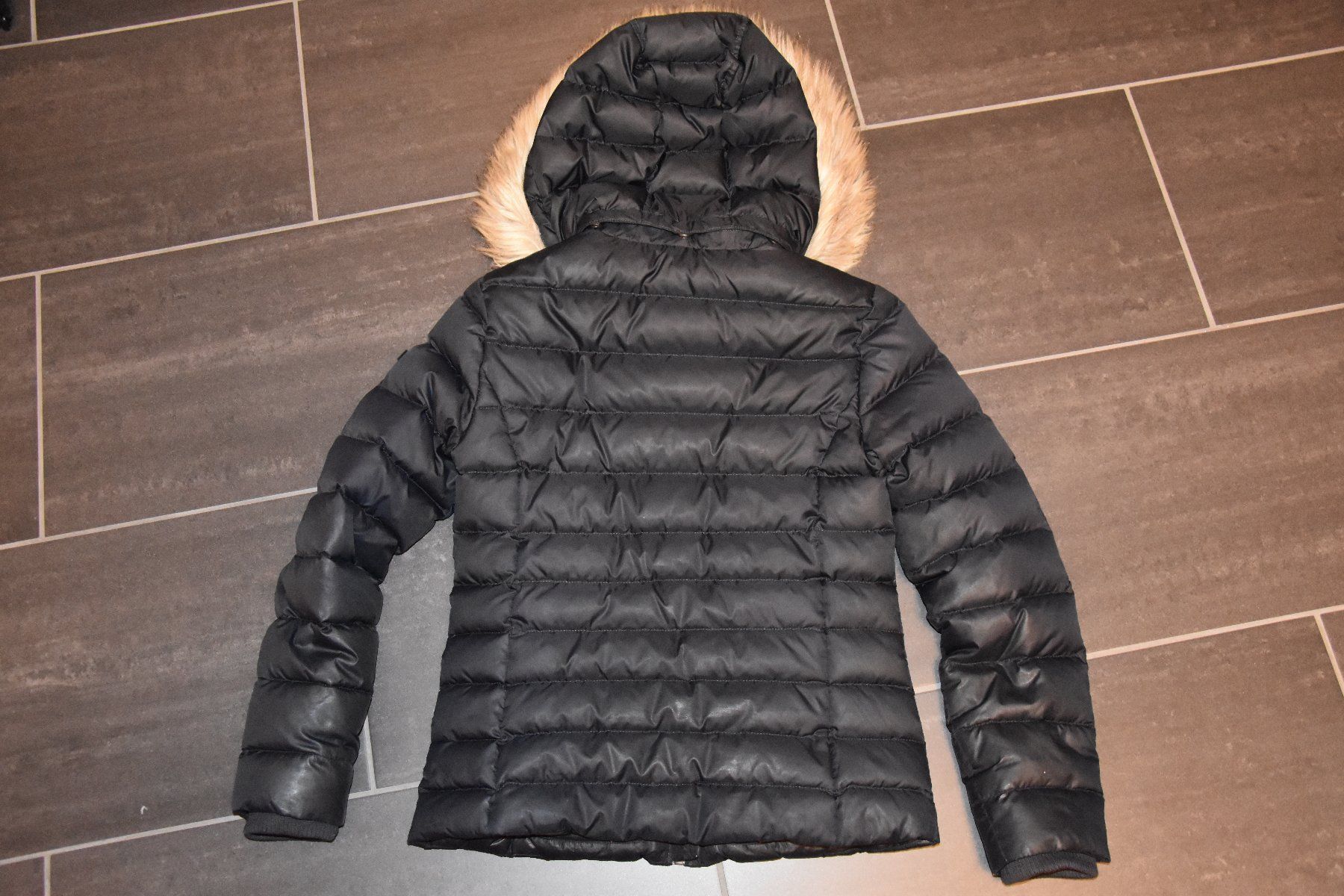 Tommy Hilfiger Vestes: Winterjacke,  Tommy Hilfiger – D'occasion à Sins par dsto 1