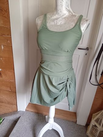 Maillot de bain robe vert sauge avec nœud état neuf M