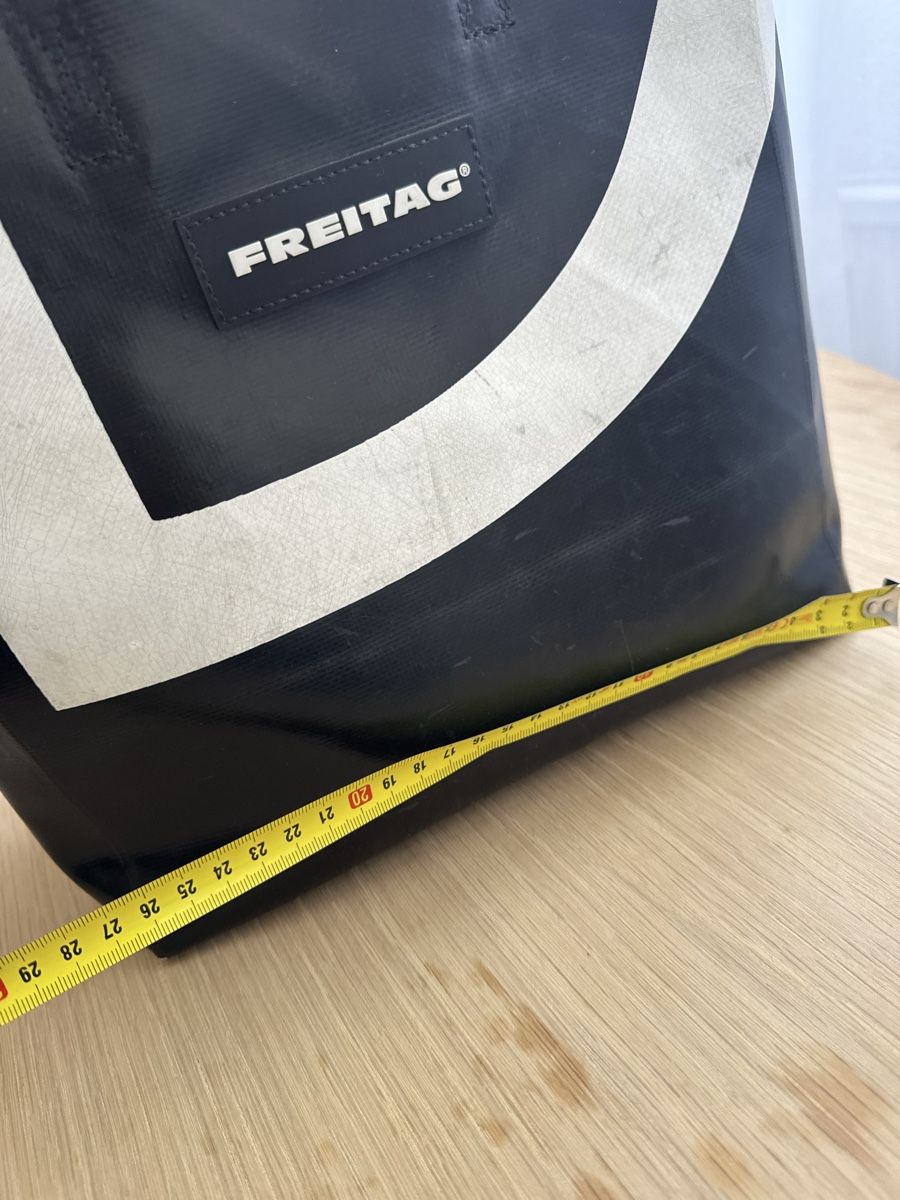 Freitag Borse: Sac Freitag noir blanc – Usato da Brügg BE venduto da haj_9zhk 8