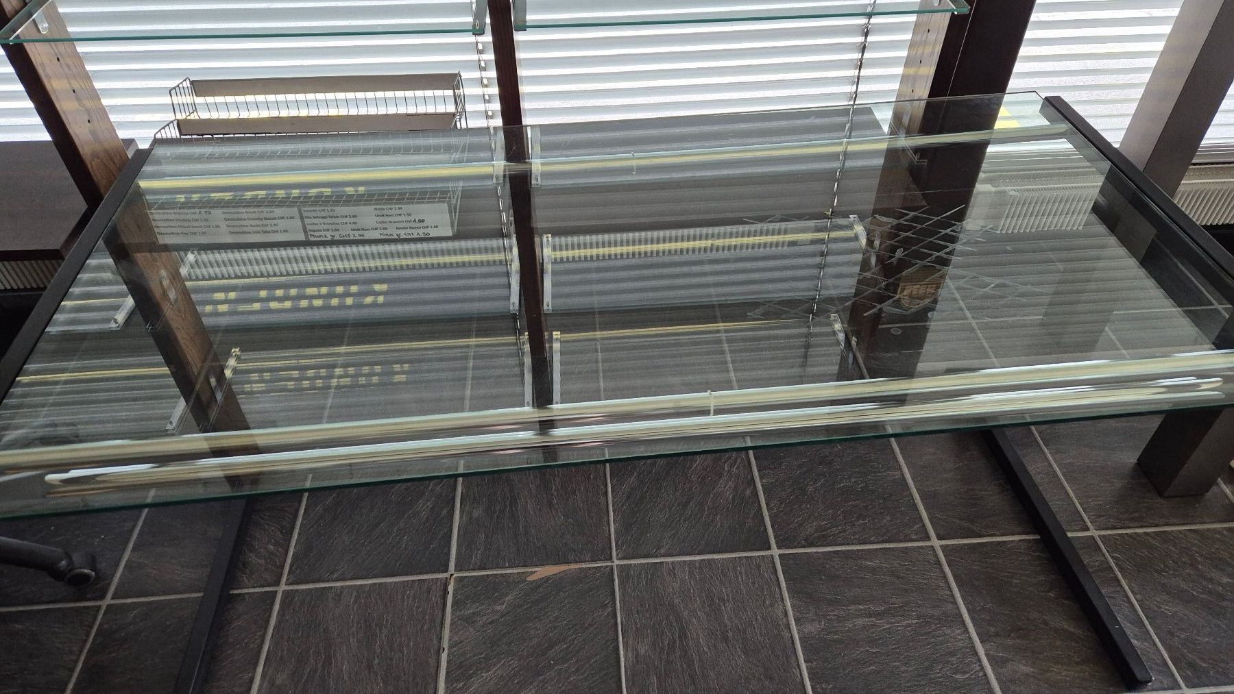 Tables: Glastisch – D'occasion à Wetzikon ZH par Dancer75
