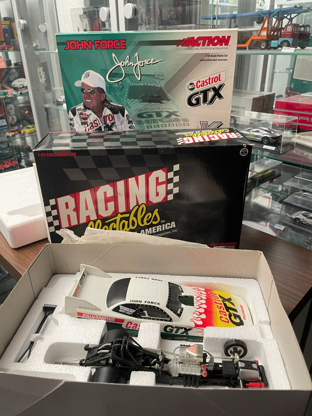 Modellini d'auto: Dragster 1:24 John Force – Nuovo e nell'imballaggio originale da Wohlen AG venduto da Erelpowerline