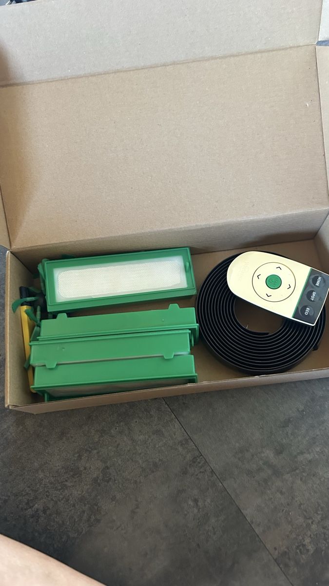 Vorwerk Aspirapolveri & Accessori: Vorwerk Kobold VR 100 – Usato da Lyss venduto da the_5q6p 3