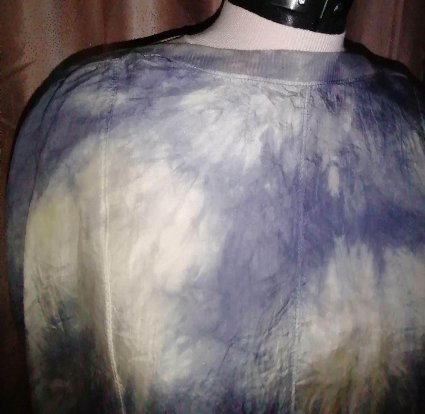 T-shirt: Splendide Retro Batik Seiden-Shirt – Usato da Corcelles-près-Payerne venduto da RxOne_Krs 1